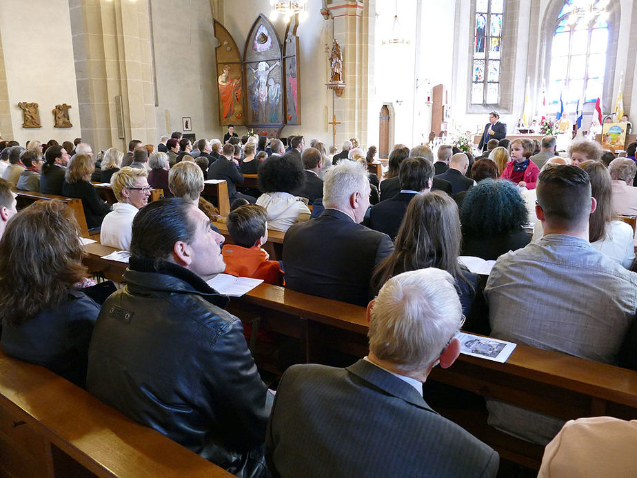 Feier der 1. Heiligen Kommunion in Sankt Crescentius (Foto: Karl-Franz Thiede)